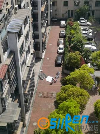 长江花城四期某幢三楼一住户人员阳台坠落